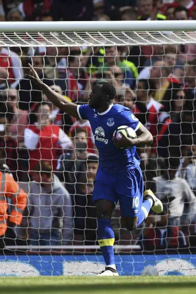 13º) Fechando o grupo de 50 pontos e 25 gols aparece o romeno Romelu Lukaku, do Everton da Inglaterra