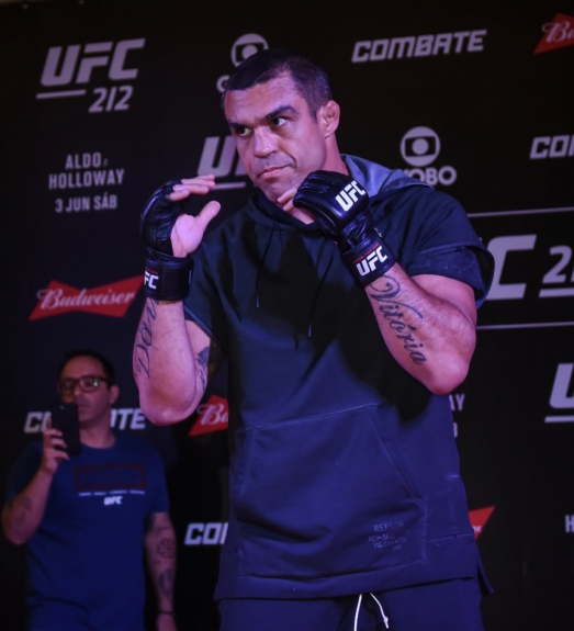 Vitor Belfort participou de treino aberto do UFC Rio