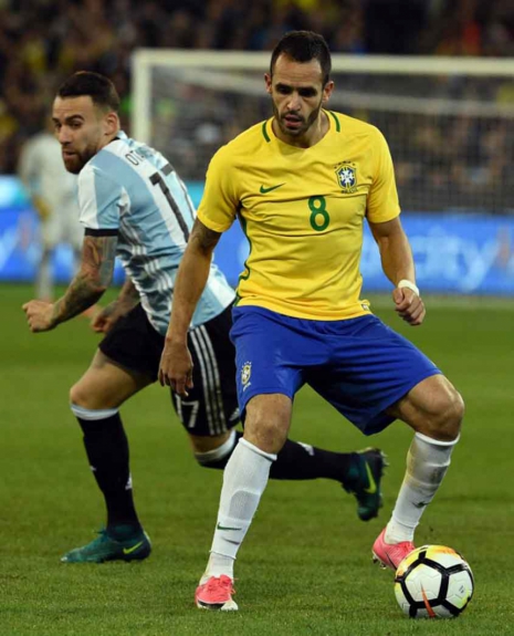 Renato Augusto também teve problemas para distribuir o jogo