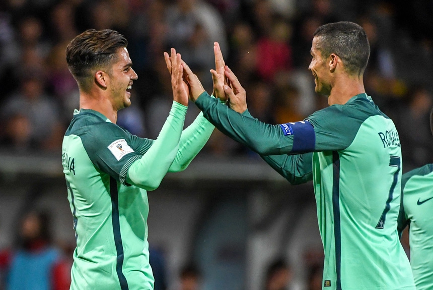 Atual campeão da Eurocopa, Portugal é o segundo colocado do Grupo B, três pontos atrás da Suíça. Hoje os portugueses iriam para a repescagem