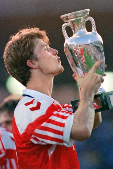 A Argentina também chegou à final de 1995, mas caiu por 2 a 0 diante da Dinamarca dos irmâos Laudrup