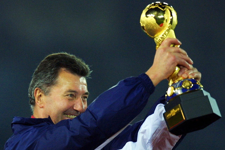 Então campeã do mundo, a França do técnico Roger Lemere dominou as ações em 2001 e foi campeã batendo o Japão na final. Robert Pires foi considerado o craque