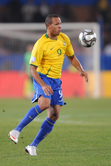 Luis Fabiano anotou cinco gols na edição de 2010, na África do Sul, e ajudou a Seleção Brasileira a conquistar o caneco