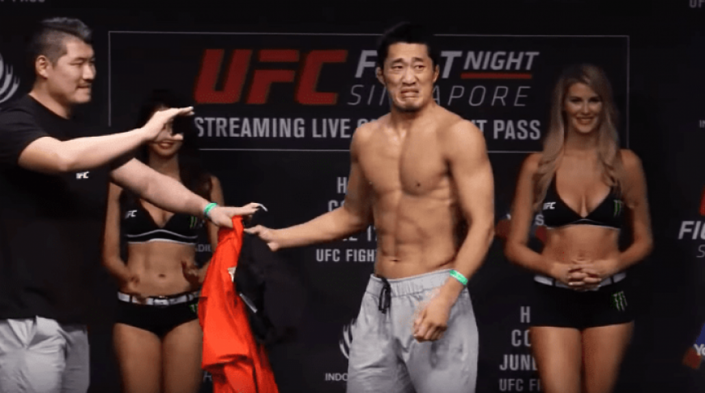 Dong Hyun Kim deu show de caretas após brincadeiras de rival