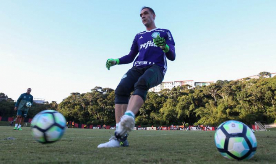 Fernando Prass em treino em Salvador