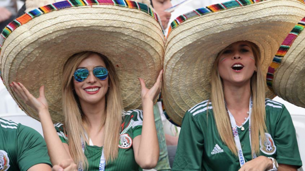 Beleza e simpatia nunca faltam para a torcida mexicana