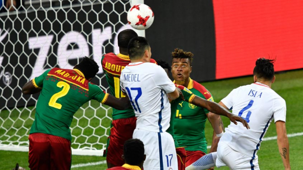 Outro jogo disputado foi Chile x Camarões, que terminou com triunfo sul-americano por 2 a 0