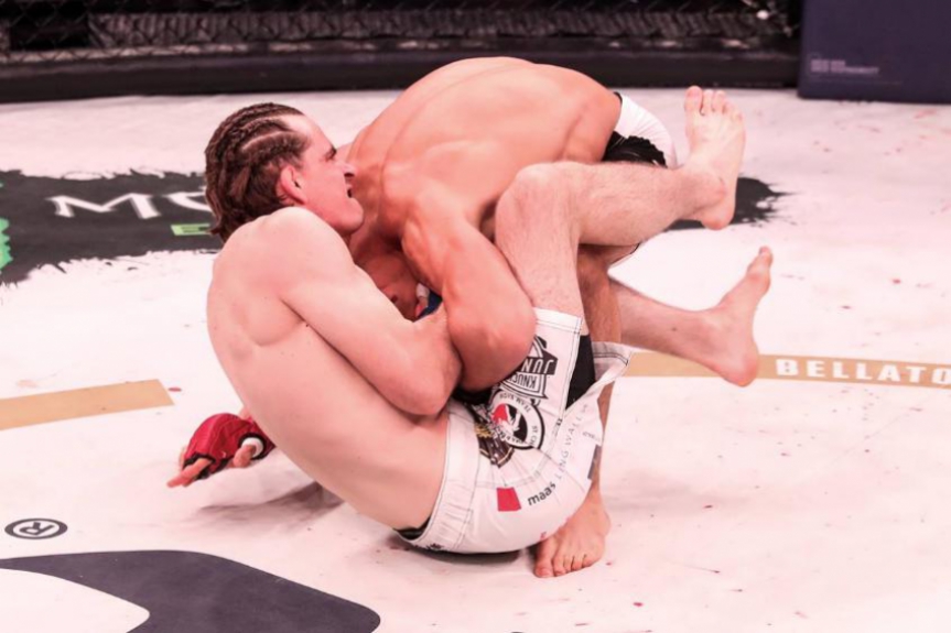 Zach Freeman precisou de 24 segundos para finalizar Aaron Pico no Bellator 180