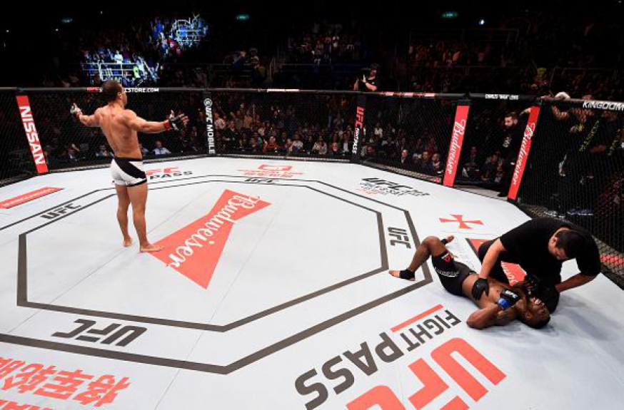 Paulo Borrachinha nocauteou Oluwale Bamgbose no UFC Rio
