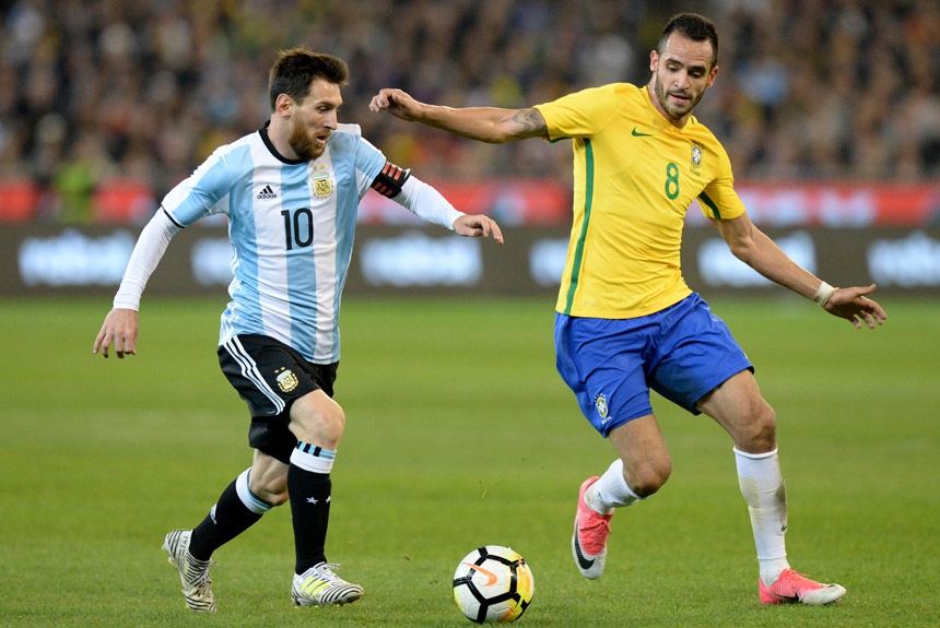 RENATO AUGUSTO: O meia, considerado o motor do time de Tite, vai permanecer no Beijing Guoan, da China