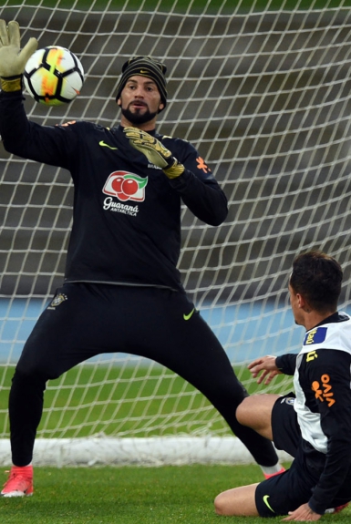 WEVERTON: O goleiro do Atlético-PR deverá jogar mais uma temporada pelo Furacão
