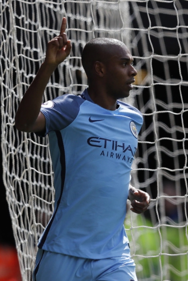 FERNANDINHO: O volante é outro que não deverá passar por mudanças bruscas, permanecendo no Manchester City