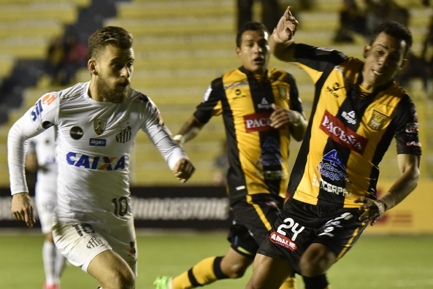 LUCAS LIMA: Cotado no Barcelona, o meia vem negociando em uma novela. Porém, segue no Santos