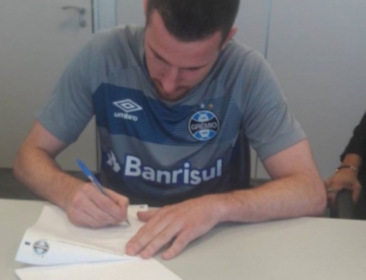 Paulo Victor assina com o Grêmio até dezembro de 2019