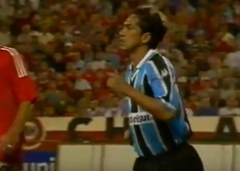 Benfica 1x1 Grêmio - 2002 (Foto: Reprodução / YouTube)