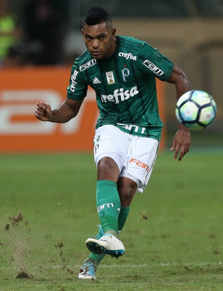 Borja jogou 12 partidas com Cuca, 6 como titular