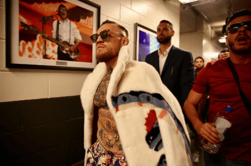 Conor McGregor apareceu em Nova York com visual irreverente