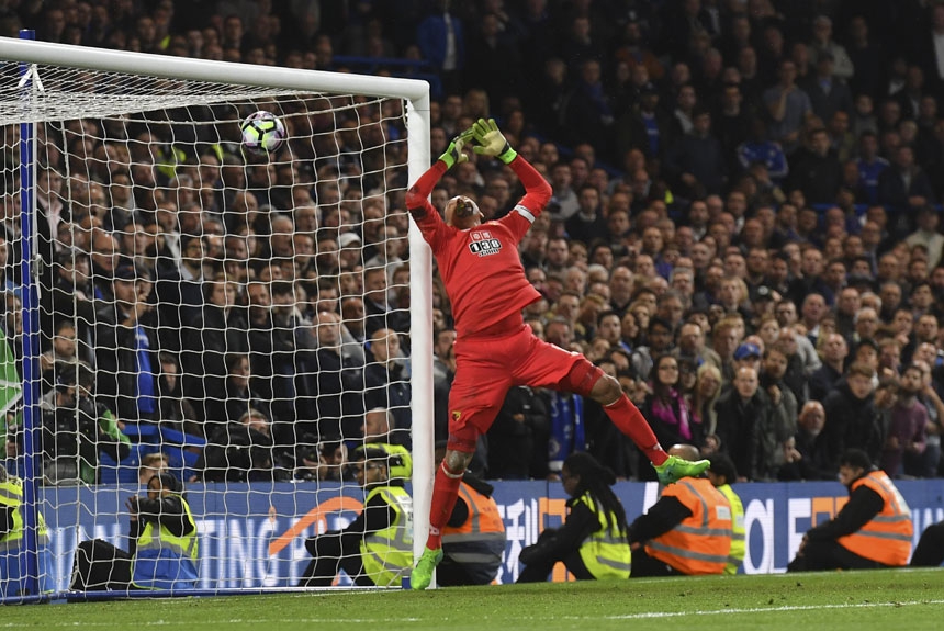 Aos 36 anos o goleiro brasileiro Gomes vai defender o Watford até 2018. O jogador é um dos veteranos do Campeonato Inglês