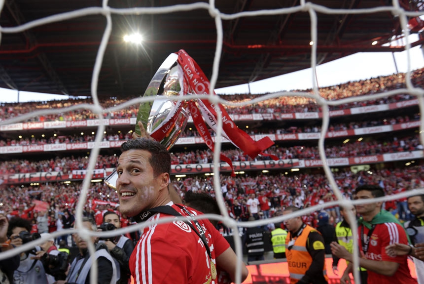 Um pouco mais velho, com 37 anos, Júlio César é o goleiro do Benfica