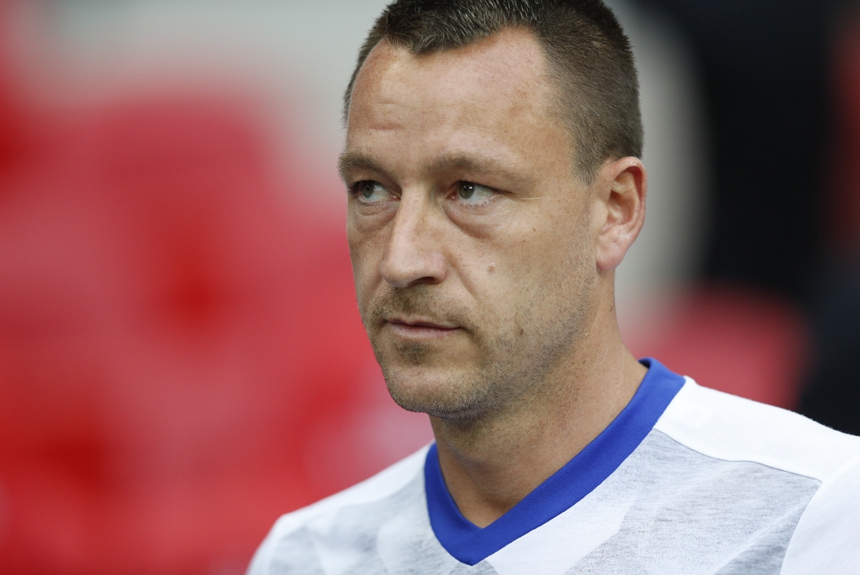 Após 22 anos de Chelsea, o zagueiro John Terry assinou contrato com o Aston Villa para permanecer na ativa mesmo aos 35 anos