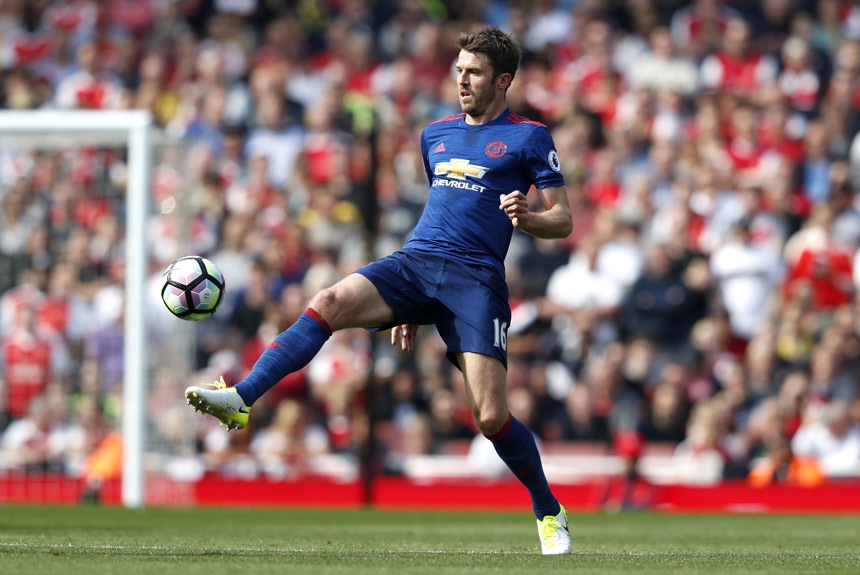 O meia Michael Carrick, mesmo com 35 anos, renovou com o Manchester United por mais um ano