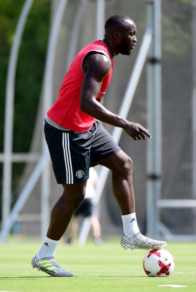 O atacante belga Romelu Lukaku é o responsável pela transação mais cara da janela européia. O Manchester United pagou 85 milhões de euros (cerca de R$ 310,25 milhões) para tirá-lo do Everton