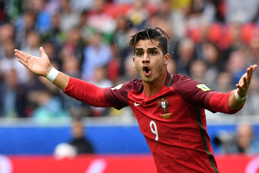 O atacante português André Silva vai defender o Milan. O Porto o liberou por 38 milhões de euros (cerca de R$ 138,7 milhões)