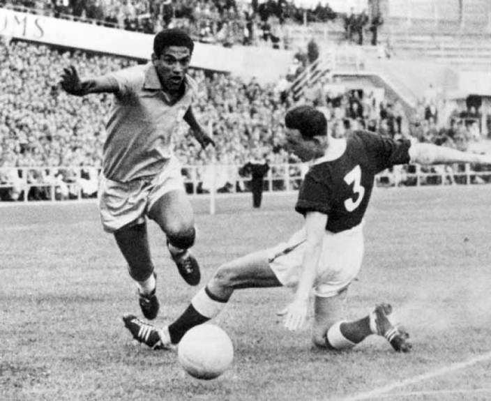 Garrincha era a Alegria do Povo e encantava os estádios pelo Brasil