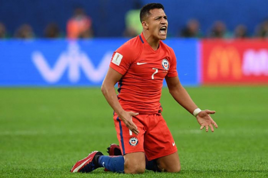 Arsenal - Ventilado até em rivais, Alexis Sánchez, a princÃpio, segue no Arsenal e tem tudo para fazer mais uma grande temporada