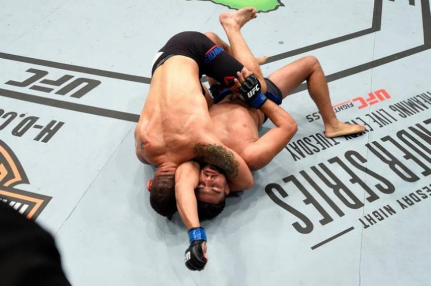 UFC Long Island - Chris Weidman finalizou Kelvin Gastelum no segundo round