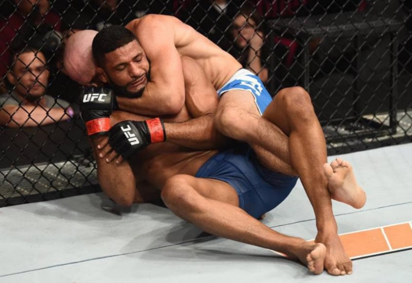 TUF 25 Finale - Jesse Taylor finalizou Dhiego Lima com um mata-leão