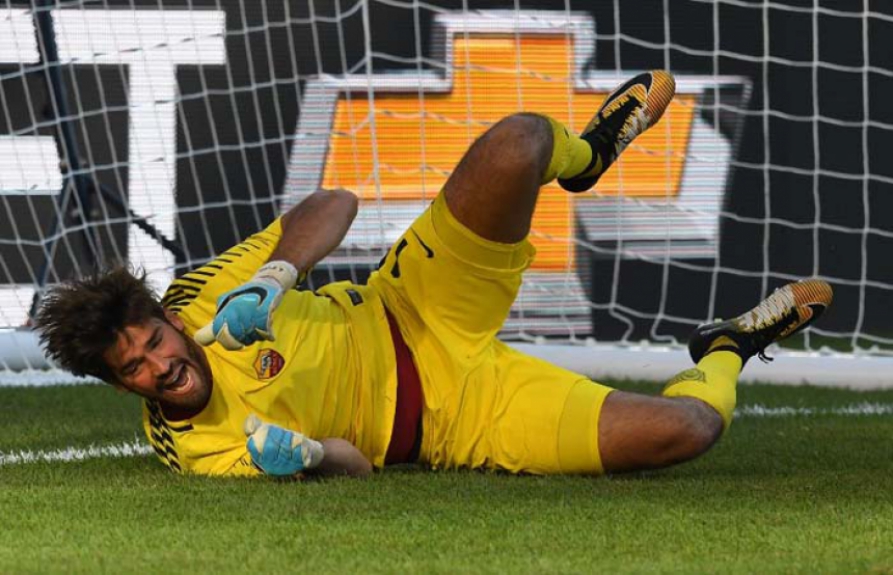 Alisson -> Na estreia do Campeonato Italiano, o goleiro Alisson, titular da Seleção Brasileira, foi seguro como camisa 1 da Roma. Ele saiu sem ser vazado na relevante vitória da Roma diante da Atalanta, fora de casa, por 1 a 0