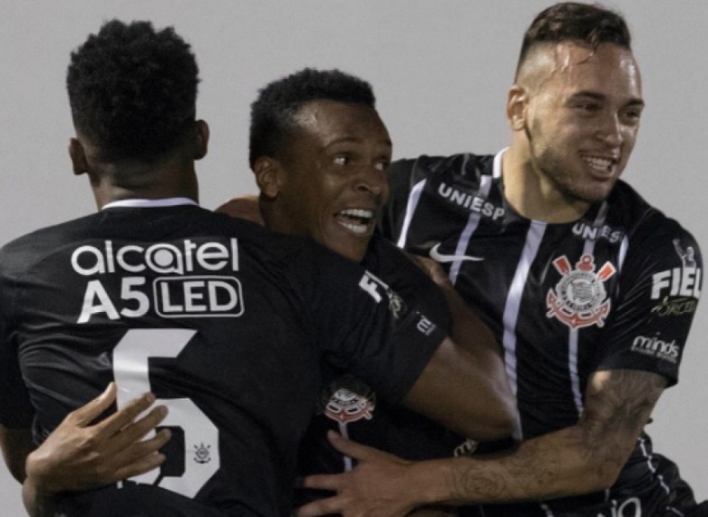 Jô - Chapecoense x Corinthians