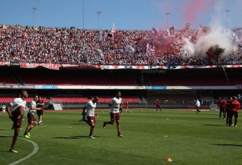 Resultado de imagem para torcida spfc treino