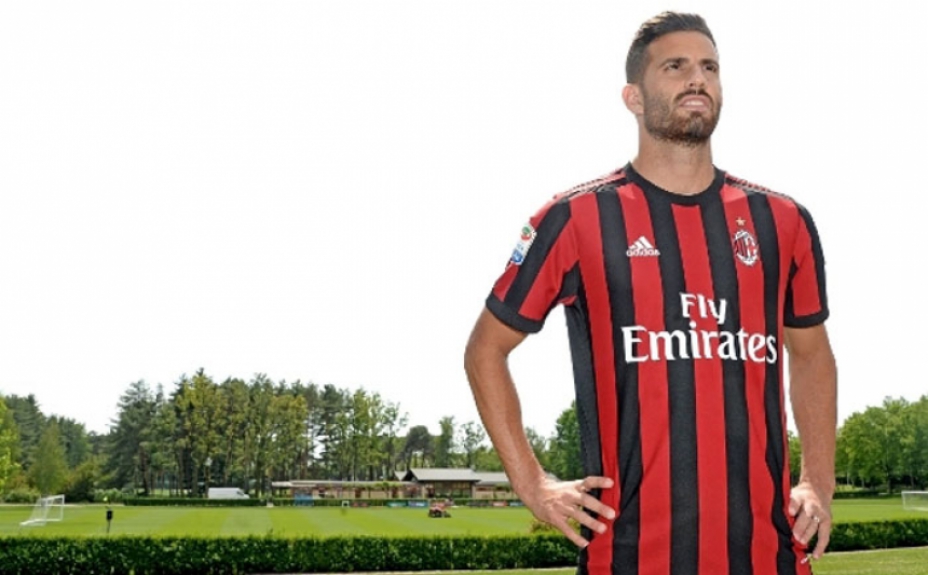 Mateo Musacchio com a camisa do Milan