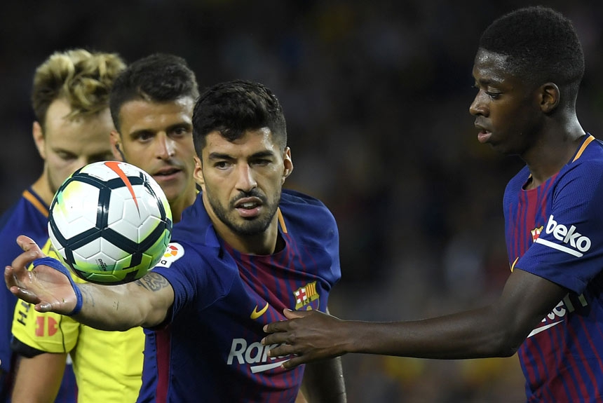Suárez ajudou seu Barcelona a golear o Espanyol por 5 a 0 e manter os cem por cento de aproveitamento no Espanhol