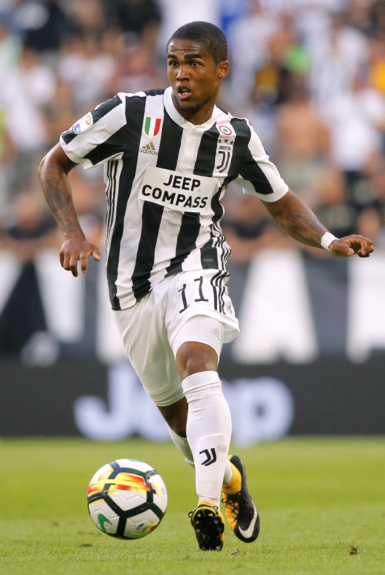 Douglas Costa - O meia foi titular na vitória da Juventus por 3 a 0 sobre o Chievo, mas foi substituído no início da segunda etapa.