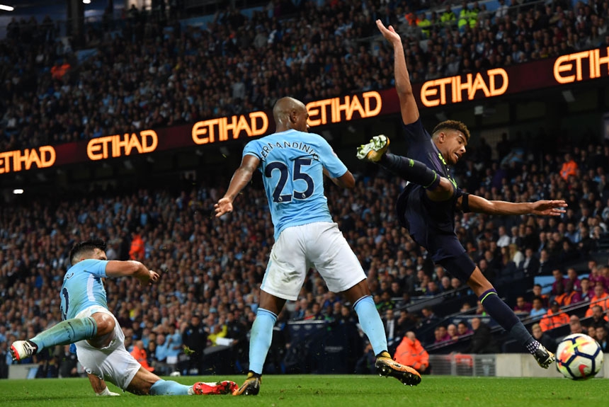 Fernandinho - O volante brasileiro foi mais um destaque positivo na goleada do Manchester City sobre o Liverpool. O jogador anulou o setor criativo dos Reds, ajudando a zaga a deixar o campo zerada.