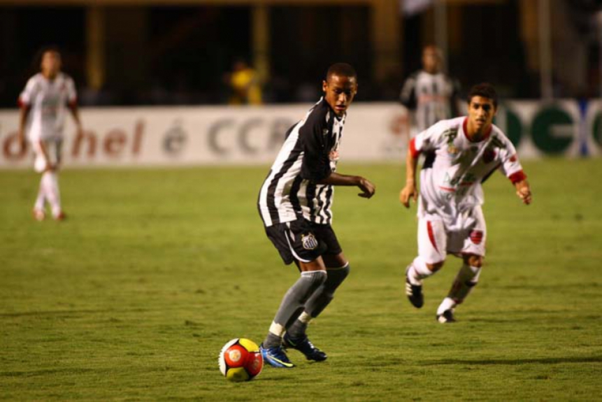Neymar - Estreia pelo Santos, em 7 de março de 2009, contra o Oeste, pelo Paulistão