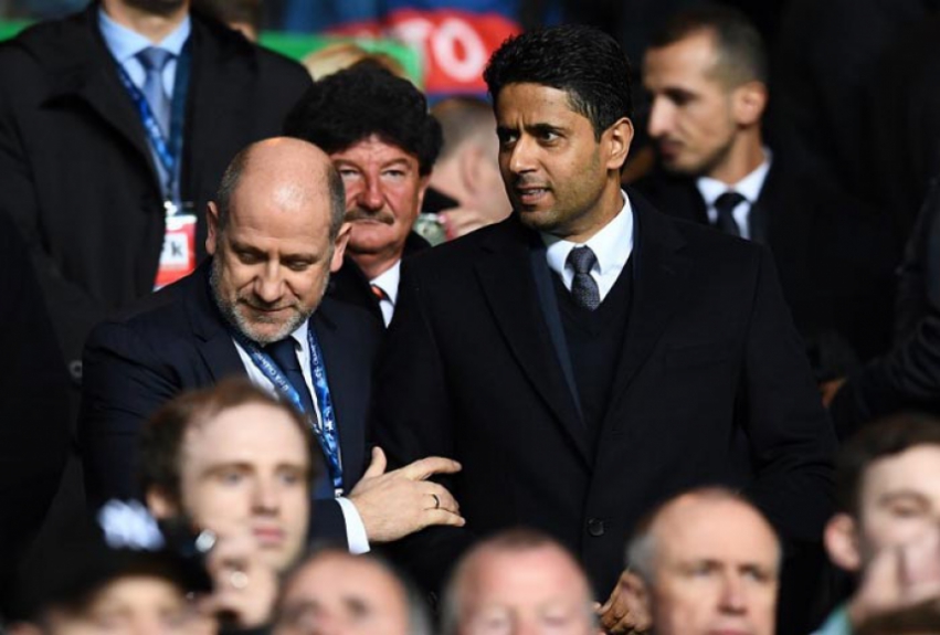Nasser Al-Khelaïfi, presidente do PSG, observa feliz os frutos de seu investimento