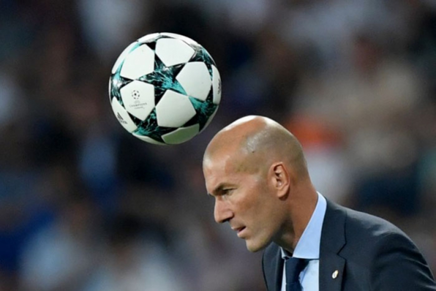 Olha o Zidane mostrando habilidade do lado de fora do campo na vitória do Real Madrid