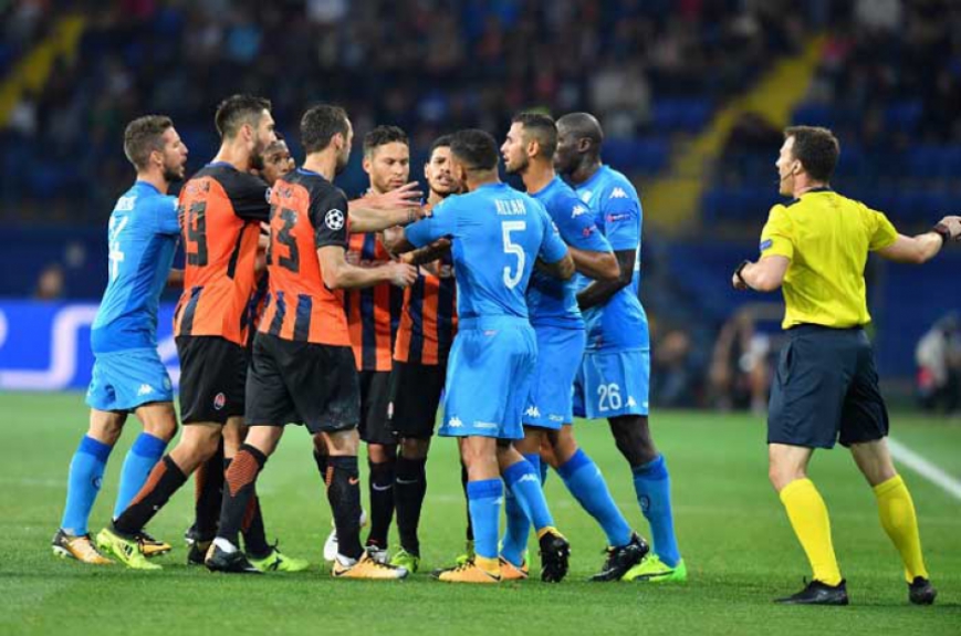 O jogo entre ucranianos e napolitanos teve momentos de tensão entre os jogadores