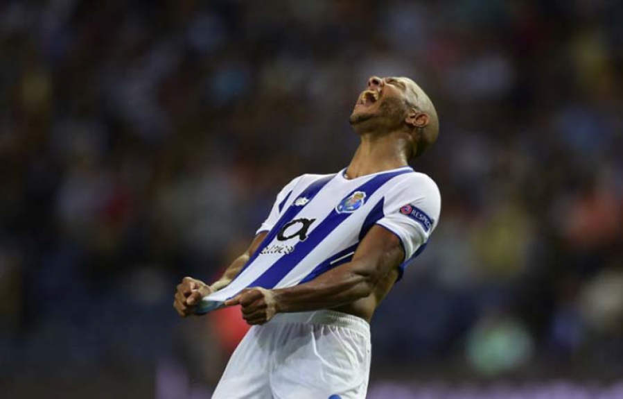 Yacine Brahim se desespera com a derrota de 3 a 1 do seu Porto sobre o Besiktas