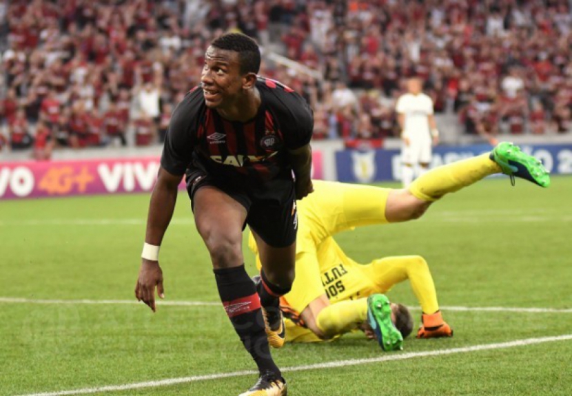 Ribamar marcou o gol da virada do Atlético-PR, na vitória por 3 a 1