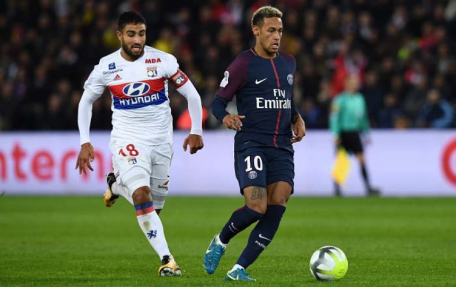 O atacante Neymar também foi titular na vitória do PSG, mas se destacou negativamente após disputa com Cavani por cobrança de pênalti e falta dentro de campo. Os dois discutiram. O brasileiro passou em branco