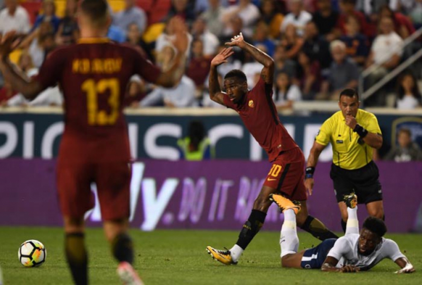 Na vitória da Roma, o meia atacante Gerson, ex-Fluminense, entrou apenas no fim do jogo, mas se destacou negativamente ao brigar com o compatriota Bruno Peres no caminho do vestiário