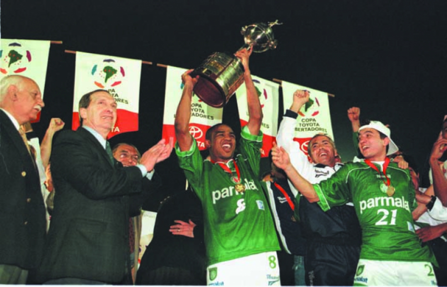 O Palmeiras foi outro a ser campeão da Libertadores vindo de uma conquista na Copa do Brasil. Acontecem em 1999, quando bateu o Deportivo Cali na final