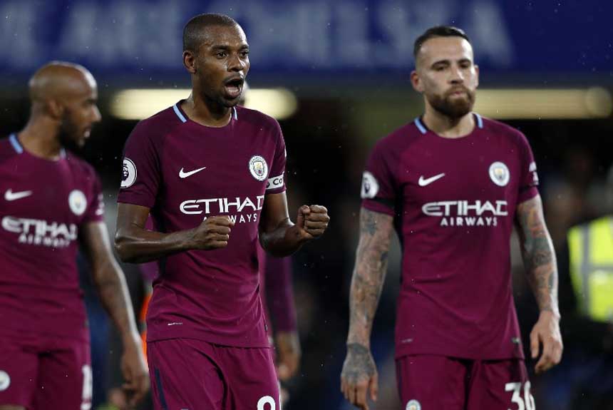 Fernandinho - O volante da Seleção também foi titular no time de Pep Guardiola e teve boa atuação no meio-campo dos Citizens, parando os ataques do Chelsea.