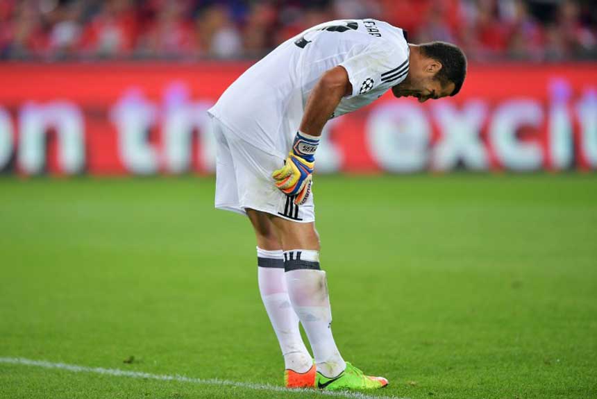 Julio Cesar - Companheiro de Jonas no Benfica, o goleiro fez defesas milagrosas na reta final da partida e garantiu o ponto dos Encarnados fora de casa.