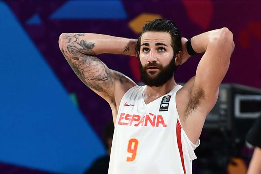 O Utah Jazz fechou a contratação do armador espanhol Ricky Rubio em troca acertada com o Minnesota Timberwolves. Em contrapartida, a franquia de Minneapolis recebeu uma escolha de primeira rodada protegida do ano que vem, originalmente pertencente ao OKC